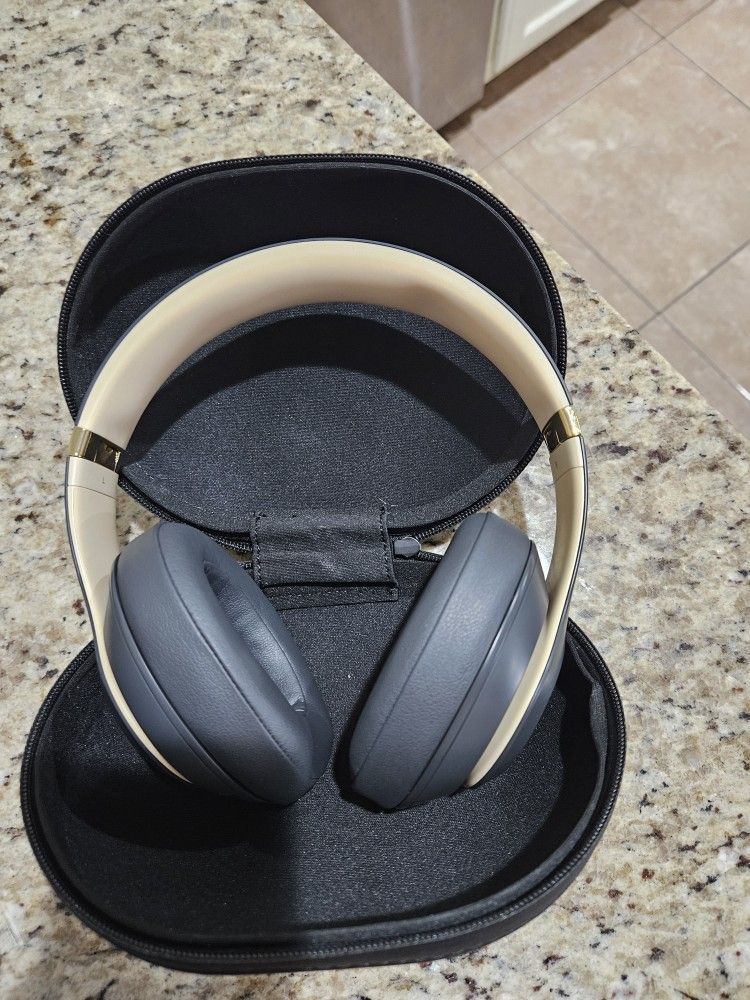 Beats Over The Ear Studios 3 Headphones