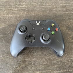 Xbox One Wireless Controller - Black Model 1697 - NO BATTERY COVER