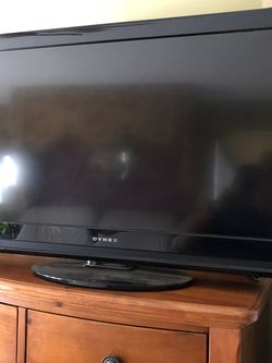 MAKE OFFER... 32’ Dynex LED Flatscreen TV