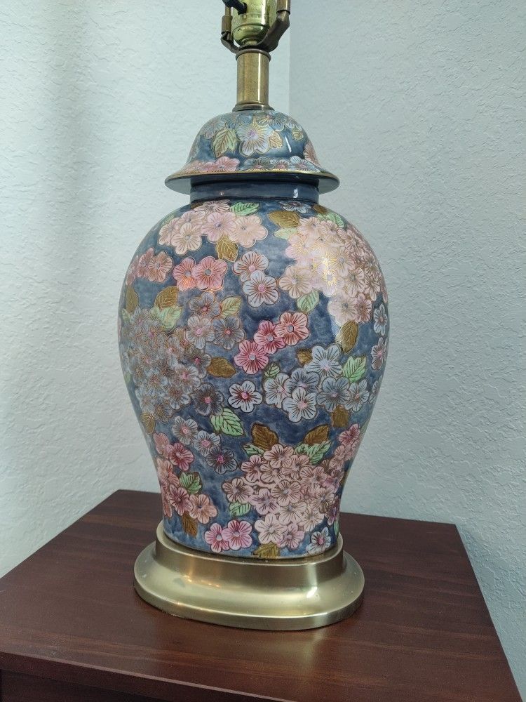 VINTAGE FREDERICK COOPER CHICAGO FLORAL CHINOISERIE LAMP MCM PORCELAIN BRASS