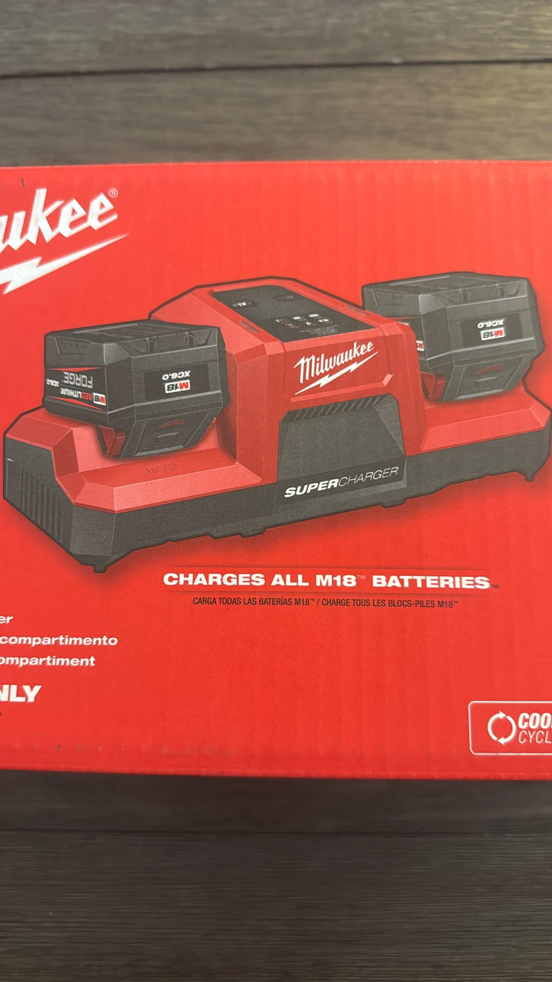 New Milwaukee M18 18V Dual Bay Simultaneous Super Charger