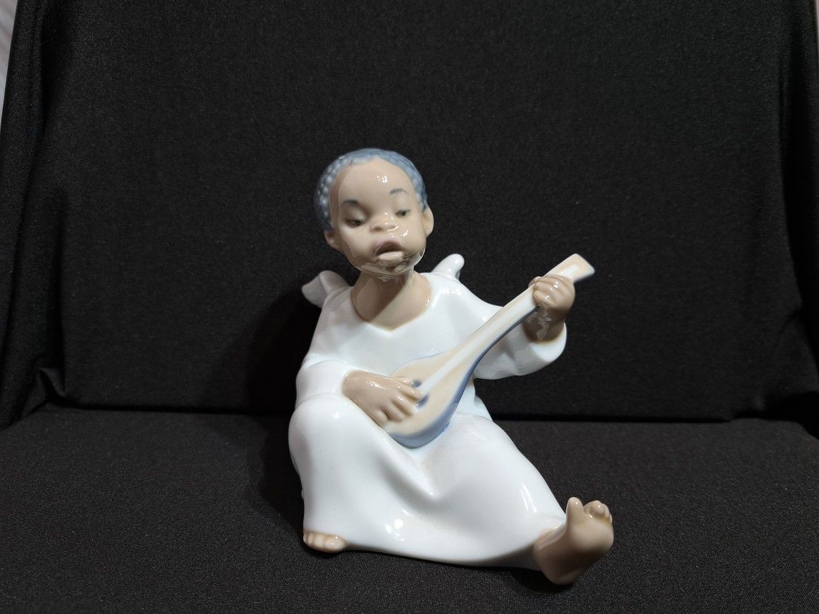 Lladro Angel With Mandolin