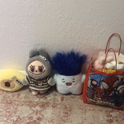 Goodie bag. keychains/plushies