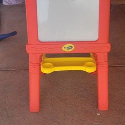 Crayola Quick Flip 2-Sided Art Easel.