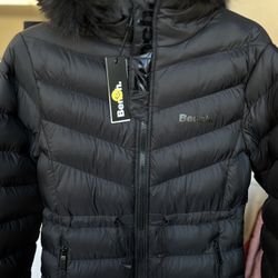 Ladies Puffer Jacket With Hood