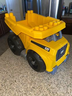 CAT LEGO truck