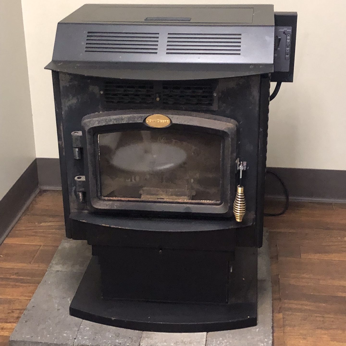 John Deere Pellet Stove With Vent Pipe for Sale in Agawam, MA - OfferUp