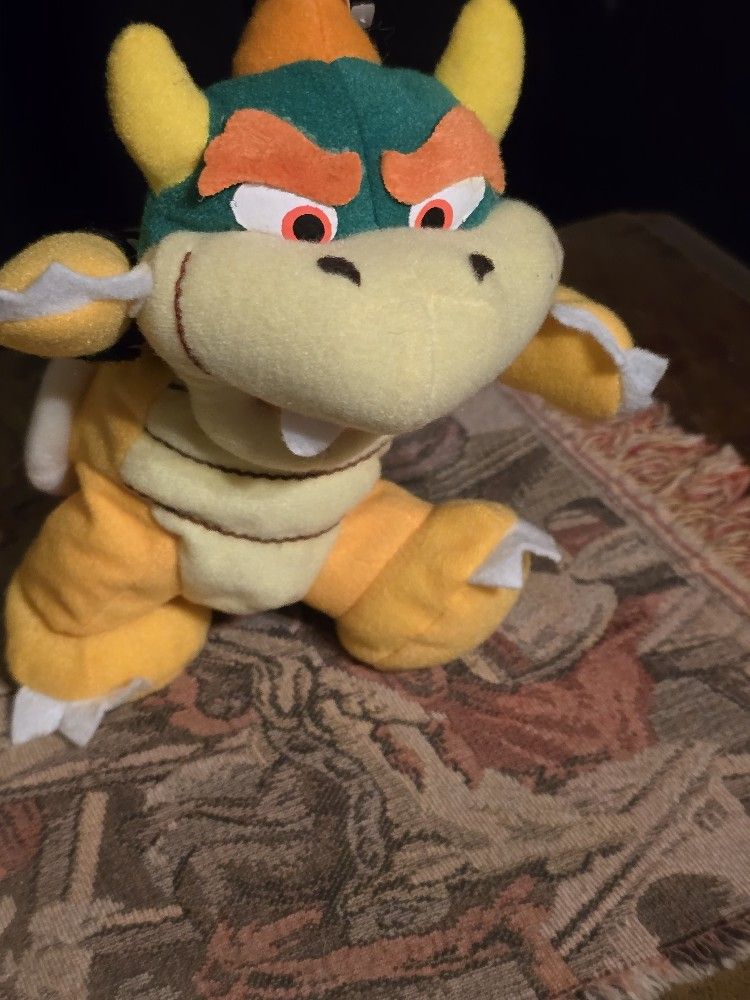 Super MARIO NINTENDO PLUSHIS ,BEANIES, ACTION FIGURES KEY RINGS