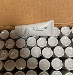AirBNB 300 Bottles Conditioning Shampoo Lemongrass Green Tea