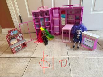Dollhouse Playset with Dolls