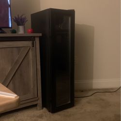 Haier HVW18BSS Wine Refrigerator