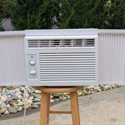 GE Window AC Unit, 5000 BTU. Works great! Only used for half a season.