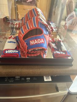 COLLECTORS ITEM TRUMP Leather Baseball Glove