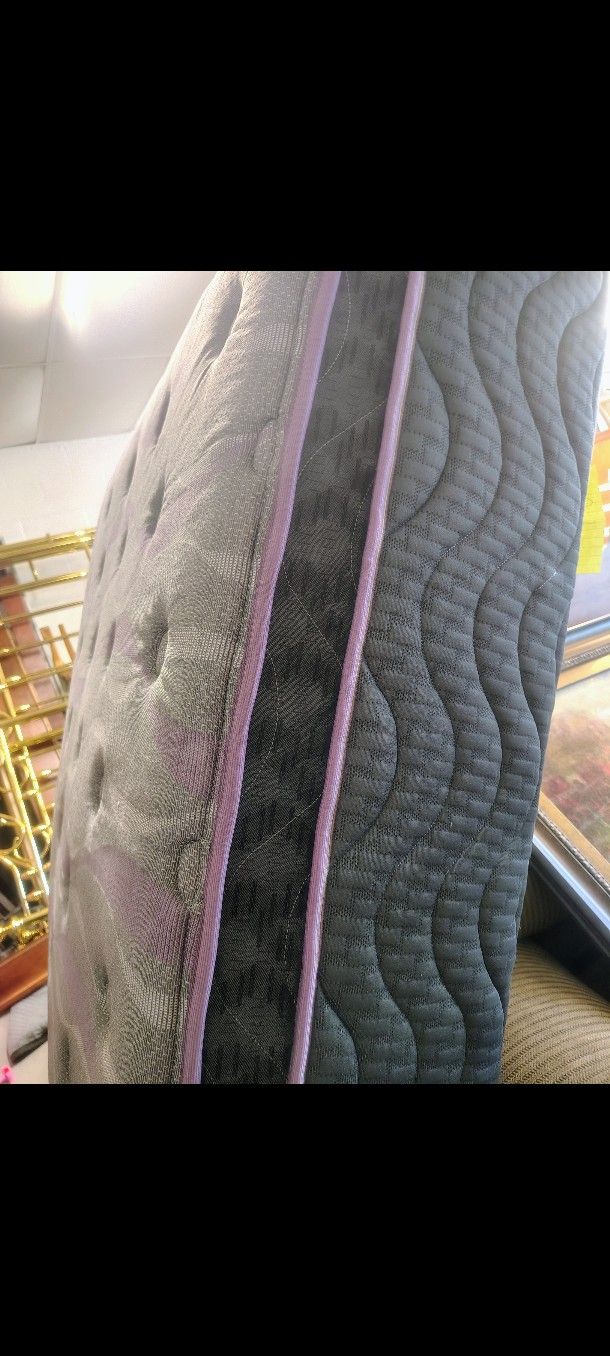 CAN DELIVER FOR $25 NICE AND COMFY QUEEN SIZE QUILTED PILLOW-TOP MATTRESS