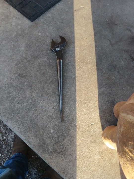 Pipefitter Wrench