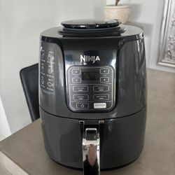 Ninja - Air Fryer - Black/Gray AF101…$70 Excellent condition 