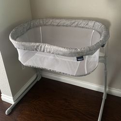 Halo bassinet never used