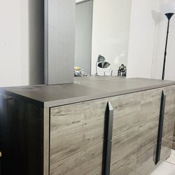 Dresser W Mirror 