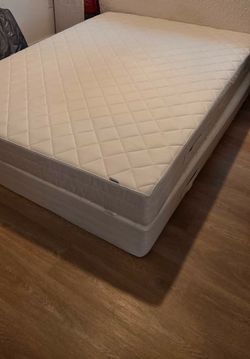 Queen Bed for Sale - Great Condition!