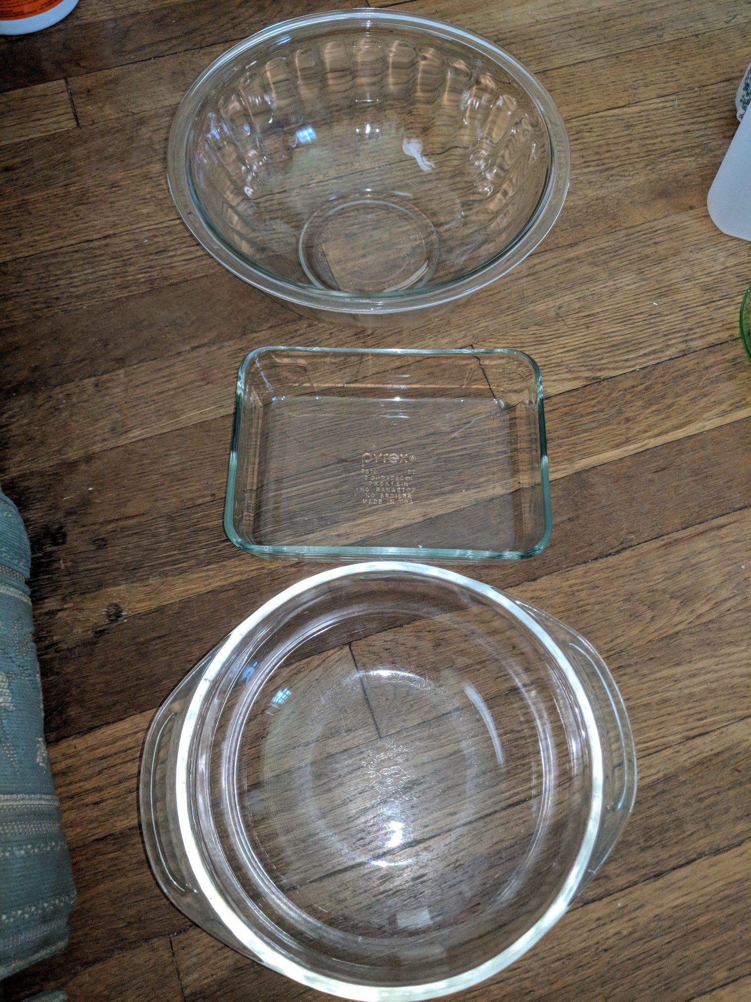 3 pieces pyrex