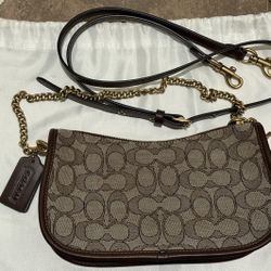 Coach Swinger Bag In Signature Jacquard 