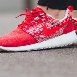Woman’s Nike Roche One Christmas Snit Sneakers Shipping Available 