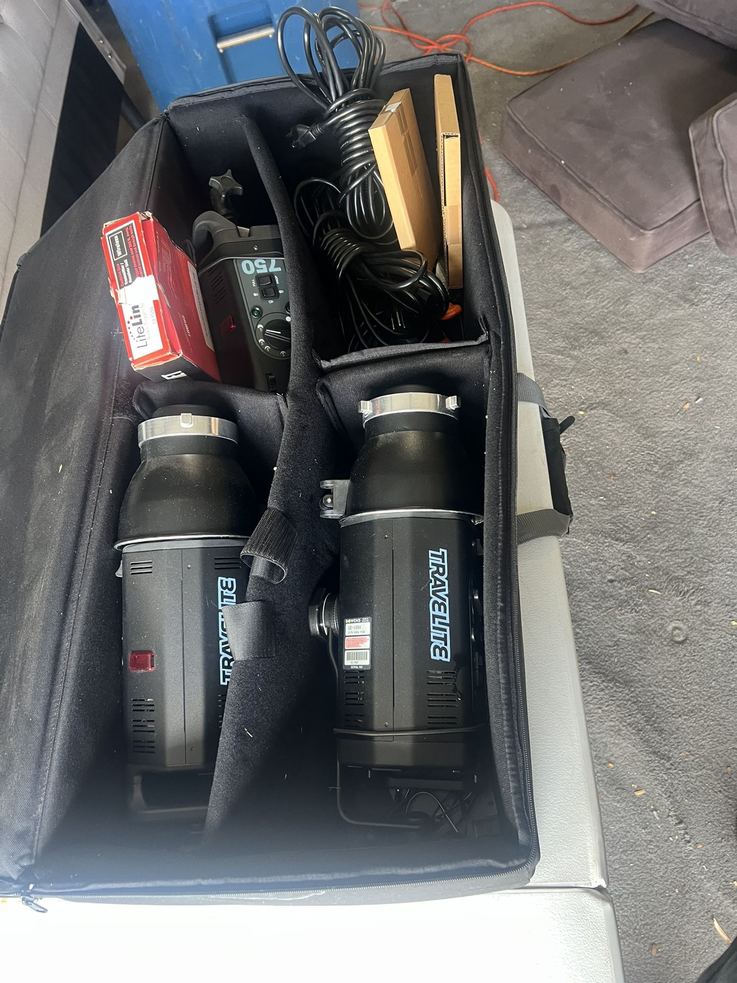 Monolight, a professional-grade studio strobe flash. This