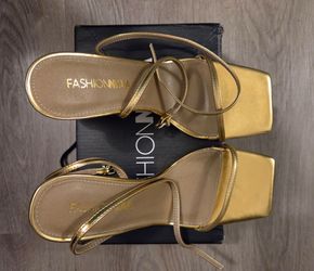 Fashion Nova Gold Strappy Heels – Size 8