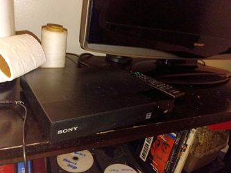 Sony blu ray dvd player w remote and plug