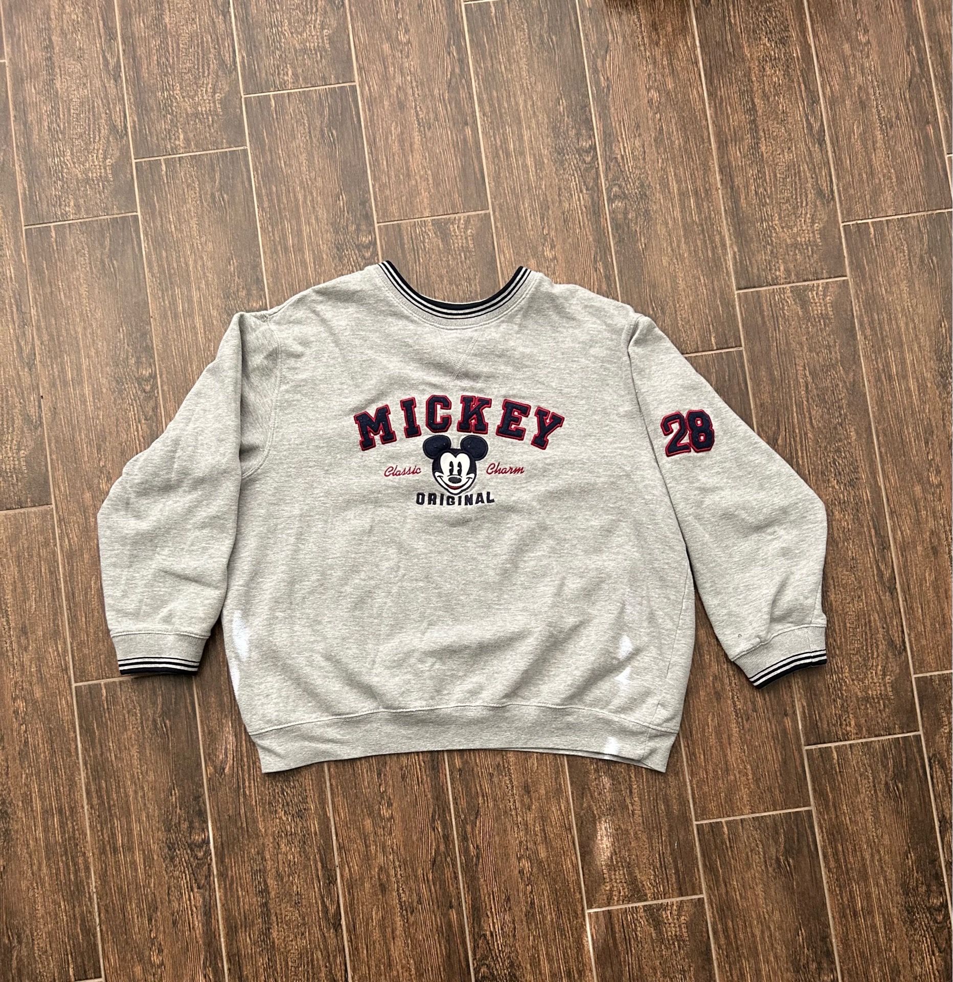 Y2K/90s Vintage Disney Mickey Mouse Gray Crewneck Sweatshirt XL 28 Sleeve
