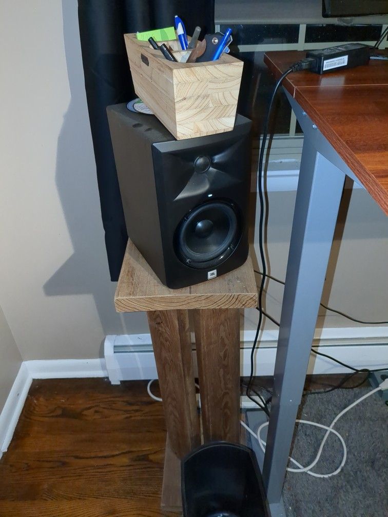 JBL LSR305 (pair)