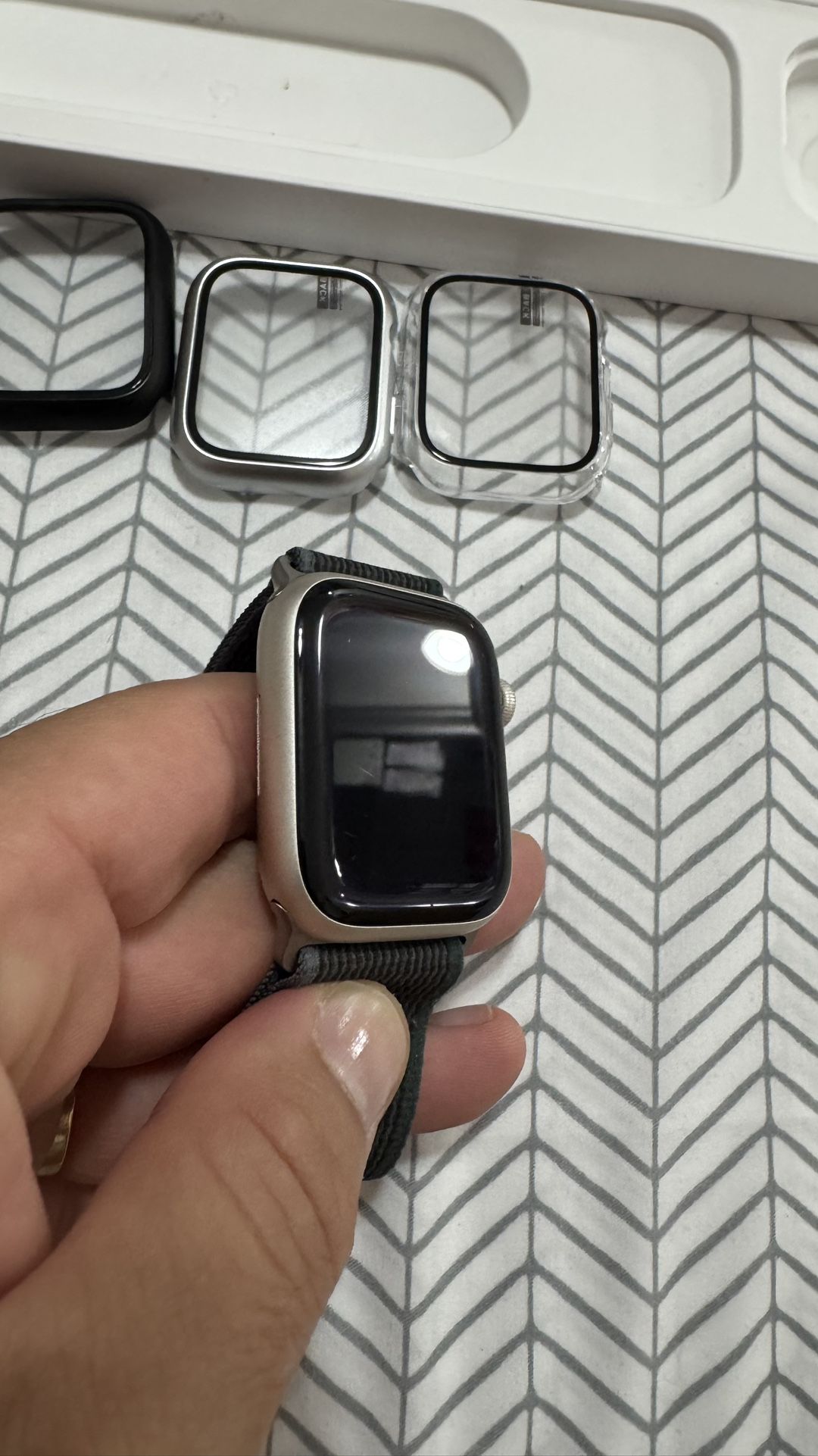 Apple Watch 7 - 45mm - Silver + 4 Bands + 3 Screen Protector + Charger + Box - Like a New !