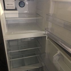 SAMSUNG Refrigerator!  BRAND NEW ! 