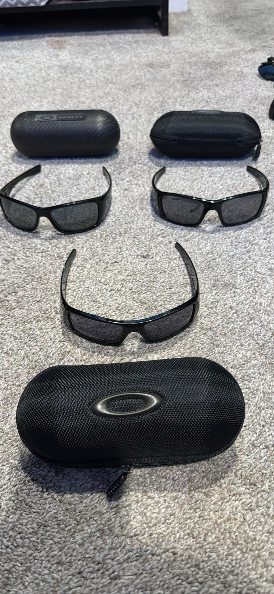 4 Oakley Pairs Of Sunglasses With Their Own Case
