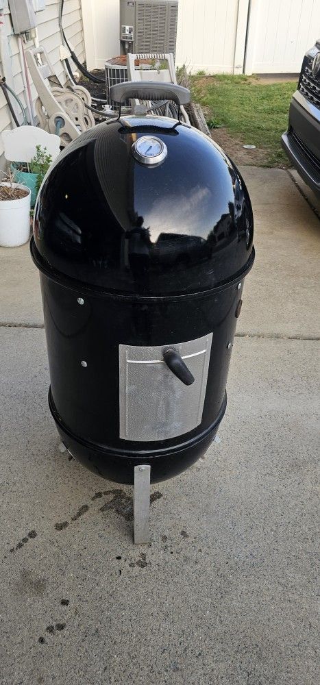 Weber Smokey Mountain 18-inch