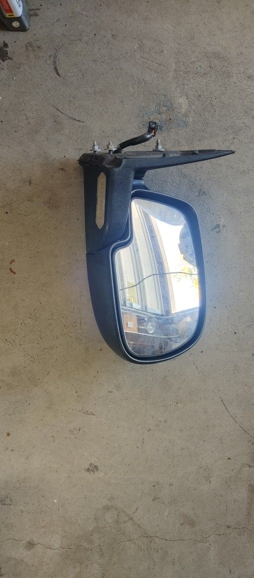 01-06 Tahoe Passenger side Mirror