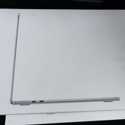 New Open Box 13” M5 Air 16GB Ram 512gb 