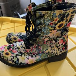 Cute Boots Size 7