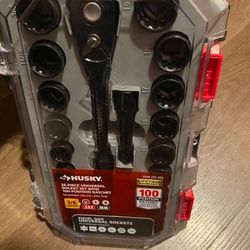 26-Piece Universal Socket Set With 100-Position Ratchet