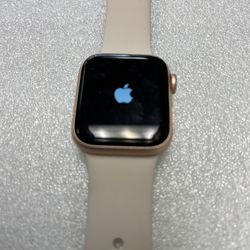 Apple Watch Series 4,40 Mm Unlock. Great Condition.