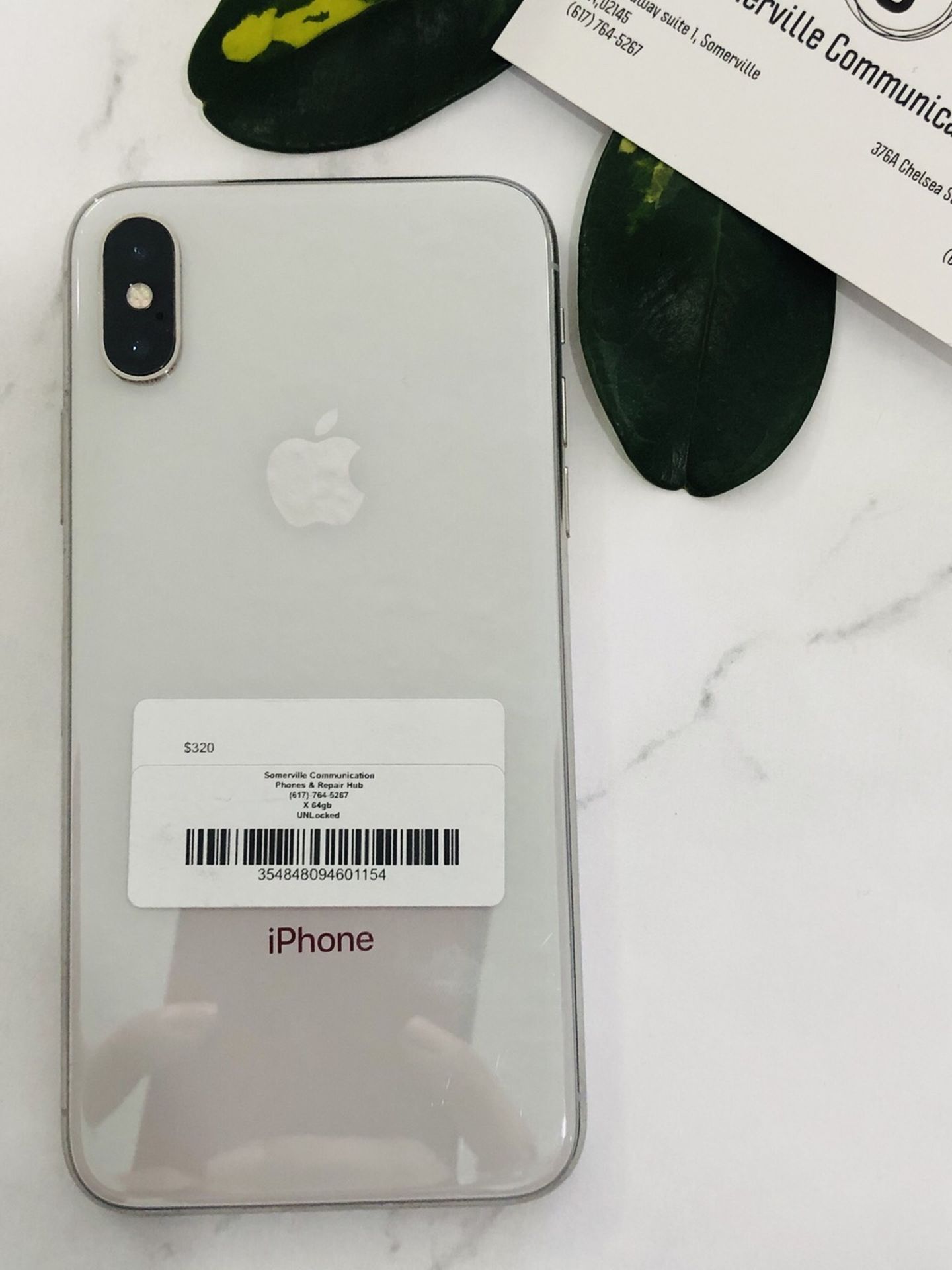 Factory unlocked iPhone x 64 gb, excellent conditions store warranty