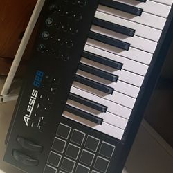 Alesis Keyboard 