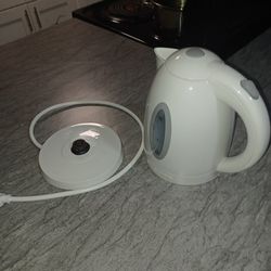 Beautiful Electric Kettle for Sale in Pineville, NC - OfferUp