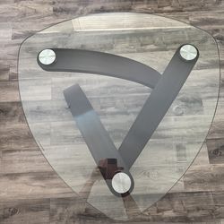 Modern Glass Coffee Table – Unique Design – Excellent Condition