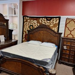 King Bed Dresser, Mirror And Chest 