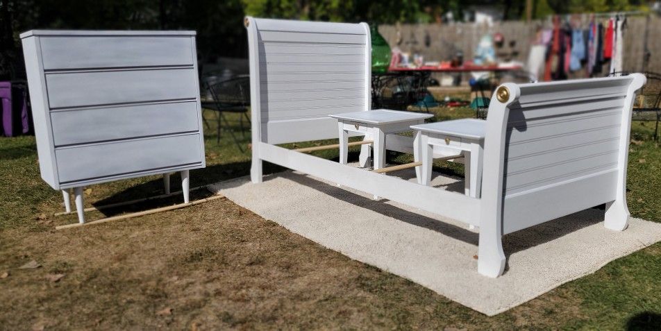 Solid Oak Shabby Chic Twin Sleigh Bed Set with MCM Dresser and 2 Night Stands!