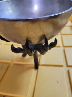 Standing 3 Claw Dish Halloween/goth