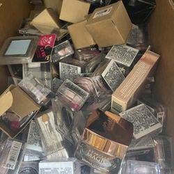 Makeup - Over 20,000 Pieces