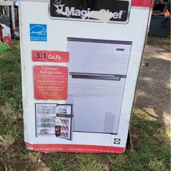 Magic Chef Mini Refrigerator 