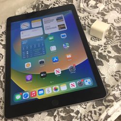 iPad 5th Generation 32GB In Good Condition 